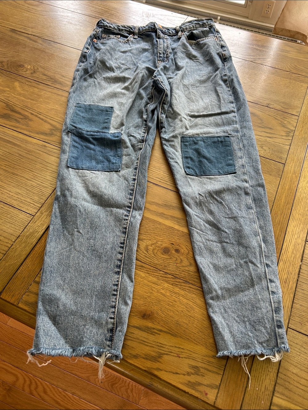 Universal Thread women’s  Two-Tone Patch Straight cropped Jeans size 6